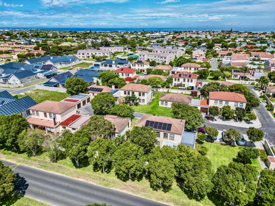 3 Bedroom Property for Sale in Sandbaai Western Cape